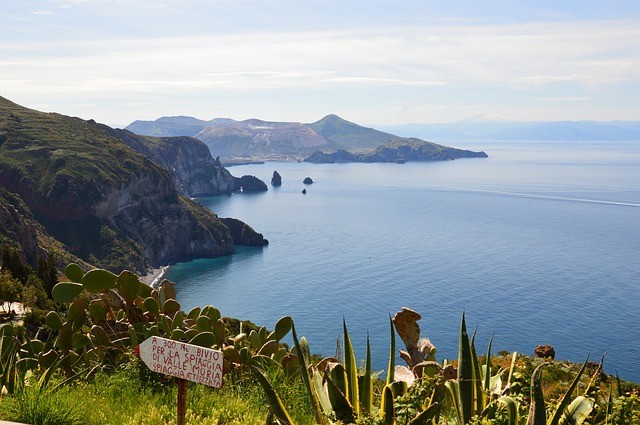 Un propietario italiano ofrece habitación gratis con vistas al mar a cambio de trabajar y cuidar su finca