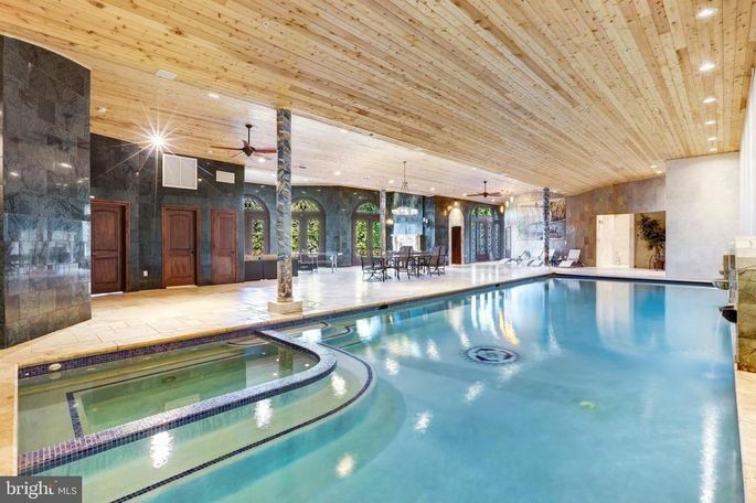 realtor-d0e7ee26fd6d93c1