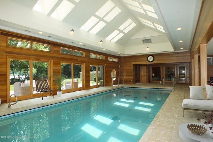 realtor-e207adebd4b87