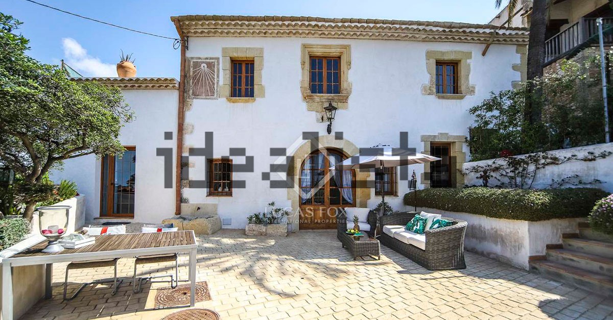 Una remodelación con estilo de una típica casa de pueblo del siglo XVI en Tarragona