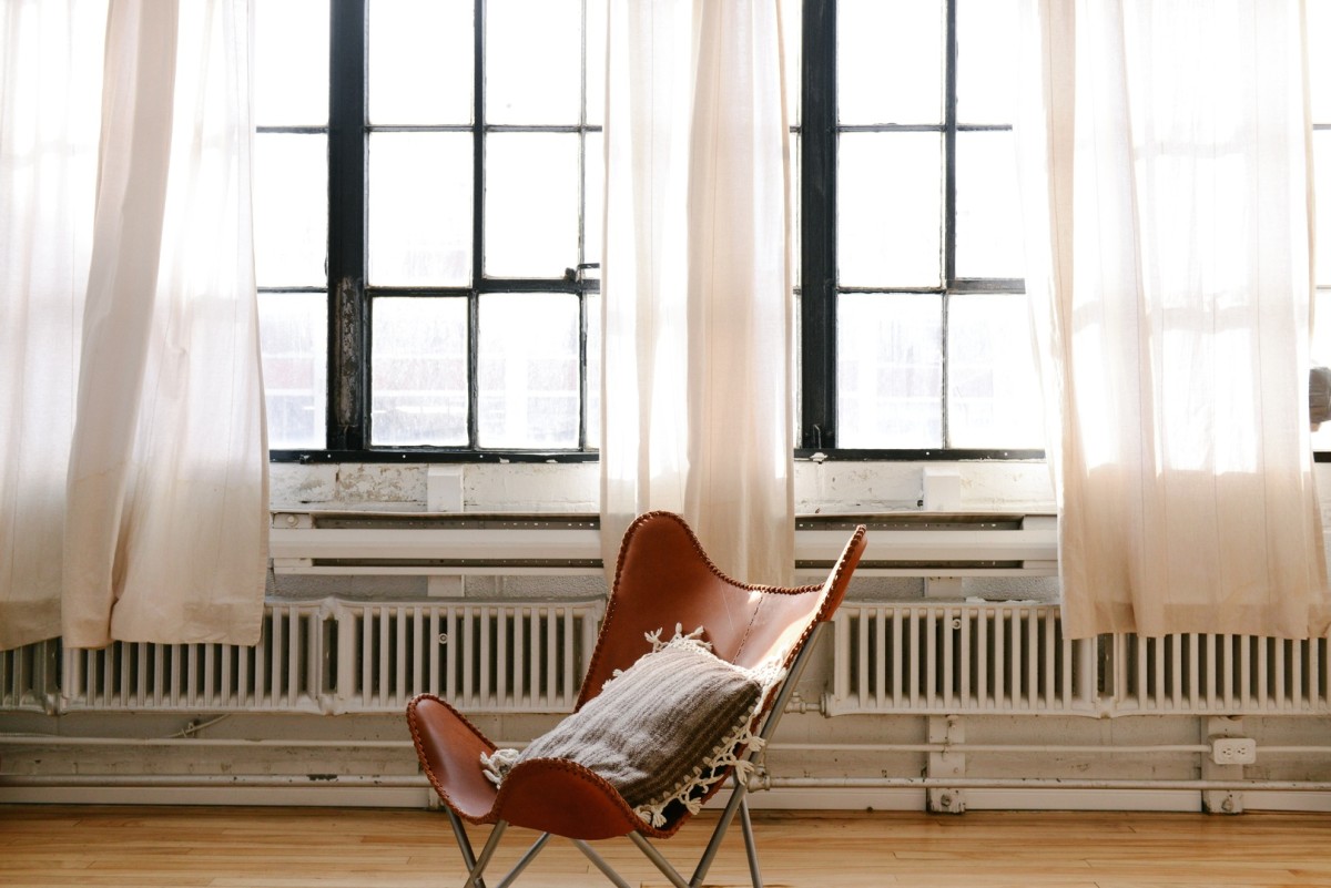 Revisar la calefacción 01-table-wood-house-chair-floor-window-3261