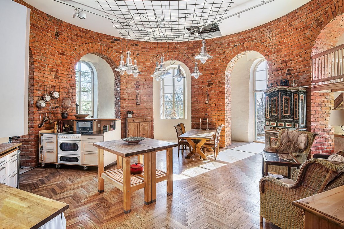 Una antigua torre de agua reconvertida en vivienda rústica en Suecia