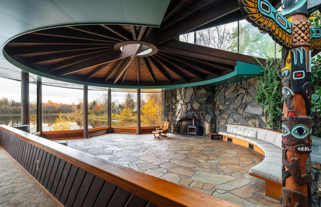 La única casa del arquitecto John Lautner en Alaska sale a la venta por un millón de euros