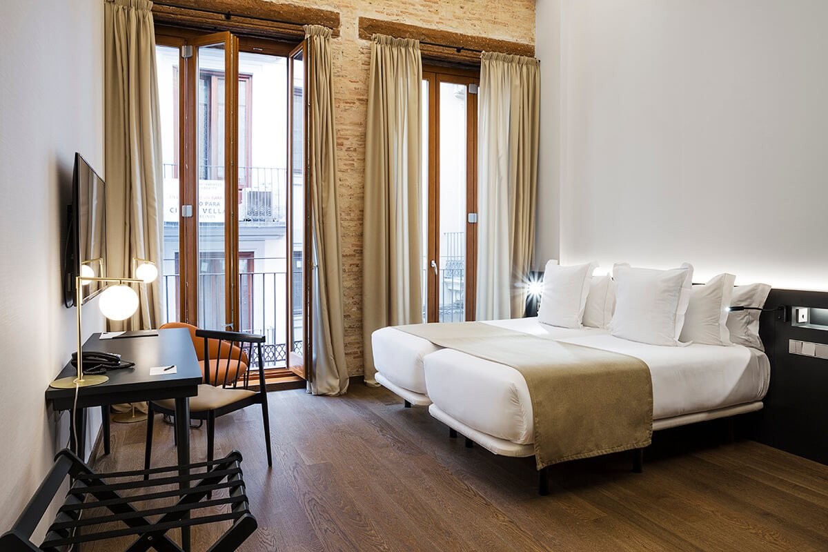 One Shot Hotels compra un emblemático edificio de Alicante por ocho millones de euros