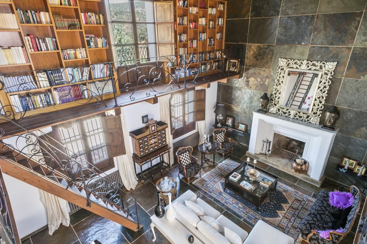 Questo soggiorno è di gran lunga una delle caratteristiche più spettacolari della proprietà