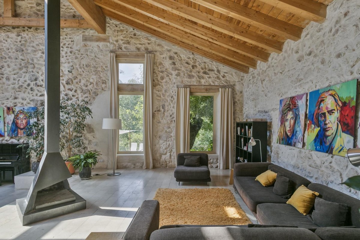 Dieses Landhaus mit modernem Innendesign in der Provinz Segovia steht zum Verkauf