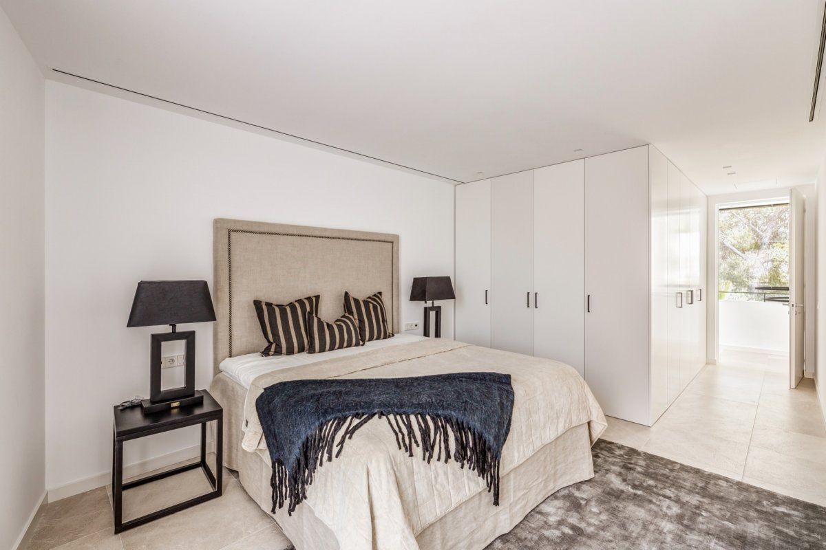 La villa dispone di 6 ampie camere da letto con bagno privato La villa dispone di 6 ampie camere da letto con bagno privato