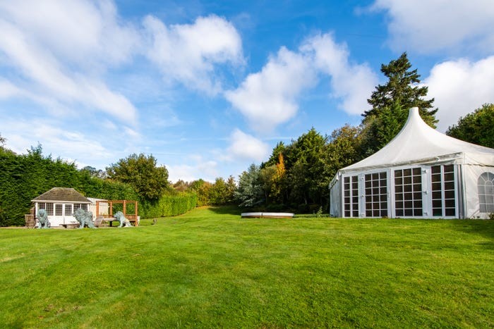 Con cobertizo incluido