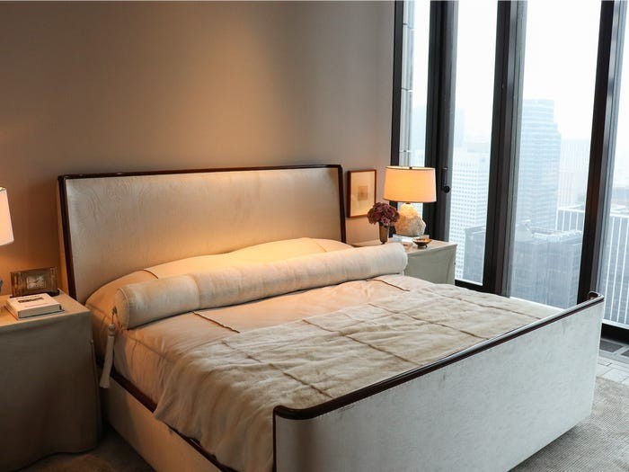 5db99eb8dee01956276dd3e7