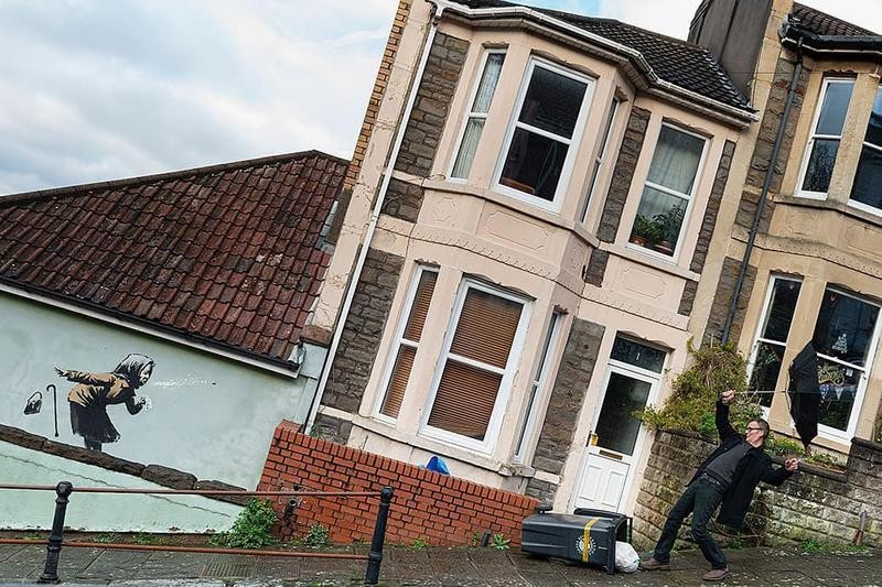 De 350.000 euros a 5,5 millones: Banksy pinta la fachada de una casa y dispara su valor 17 veces