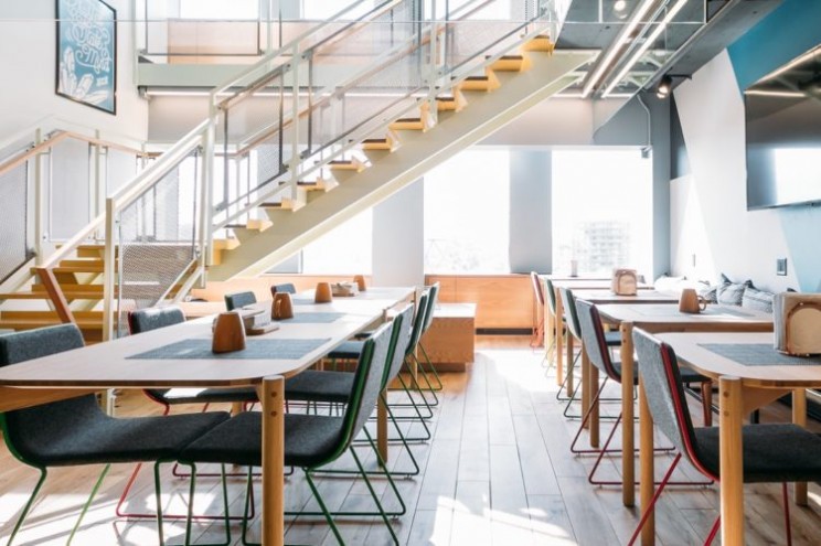Minipisos de 24 m2 con espacios compartidos: la Generalitat regula el ‘coliving’ en Cataluña