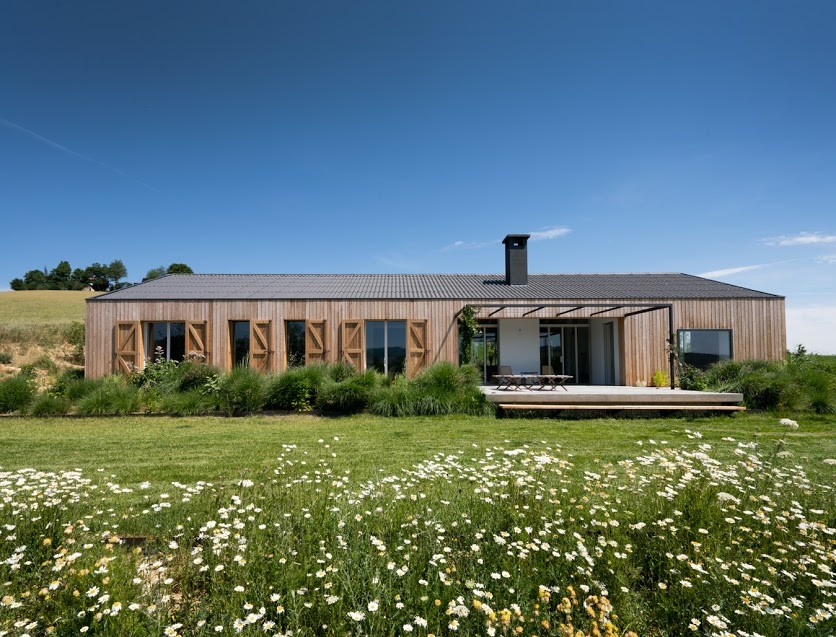 Una espectacular casa rural en el norte de Italia donde se funden tradición y modernidad