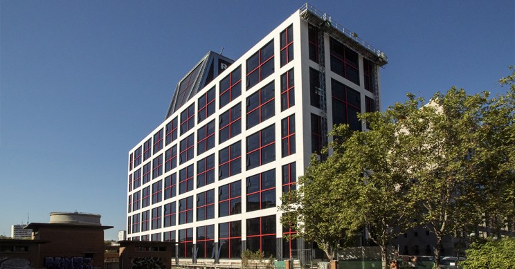 Savills: El covid ahuyenta de la financiación de oficinas a los bancos y atrae a los fondos