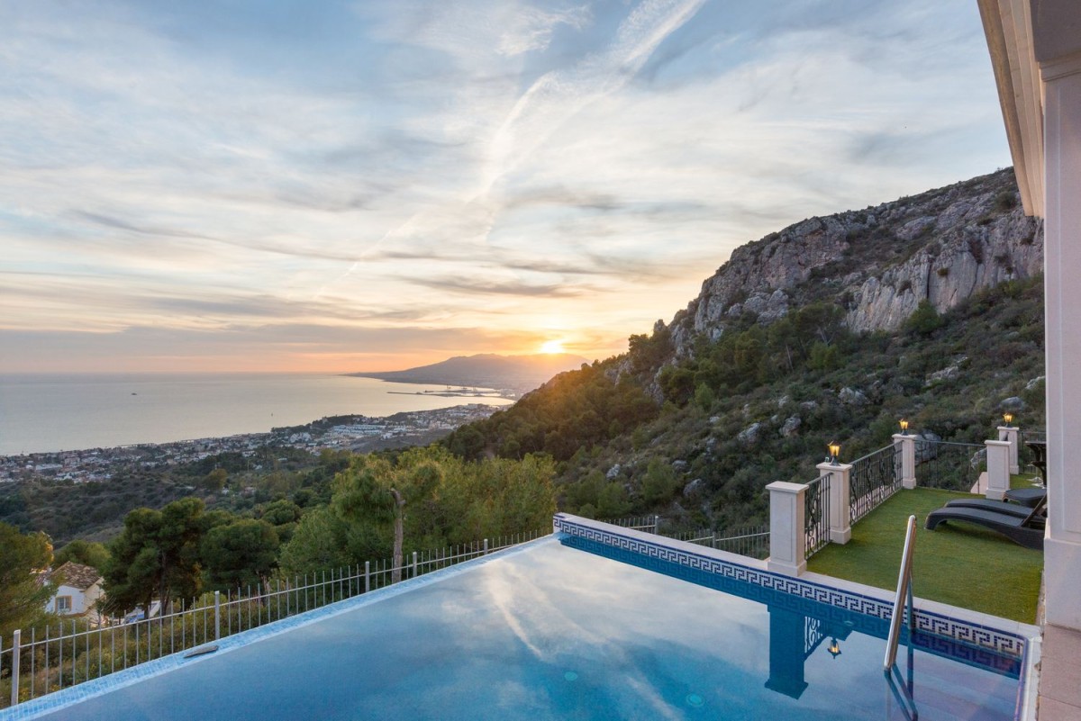Această vilă uimitoare este de vânzare pe Costa del Sol Această vilă uimitoare este de vânzare pe Costa del Sol