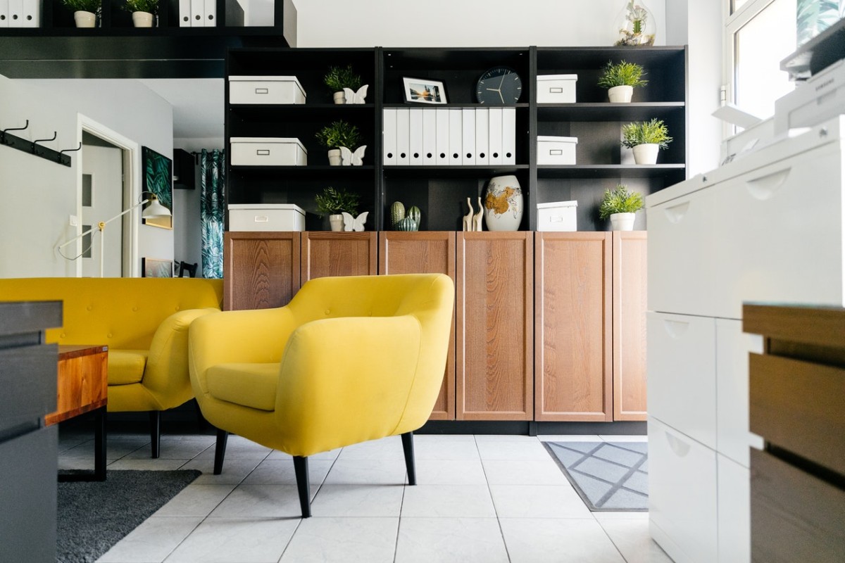 Colores Pantone 2021: amarillo y gris 8pantone-pexels-joanna-bogacz-4138152