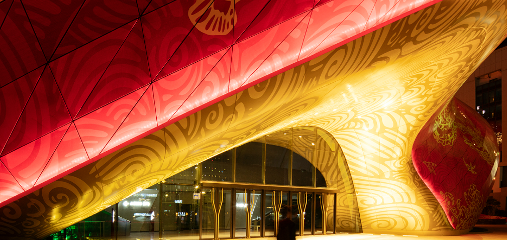 Tiene varias entradas al público