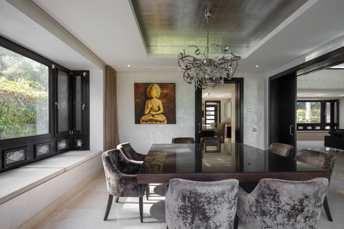 Sala de mese are mult loc pentru oaspeți Sala de mese are mult loc pentru oaspeți