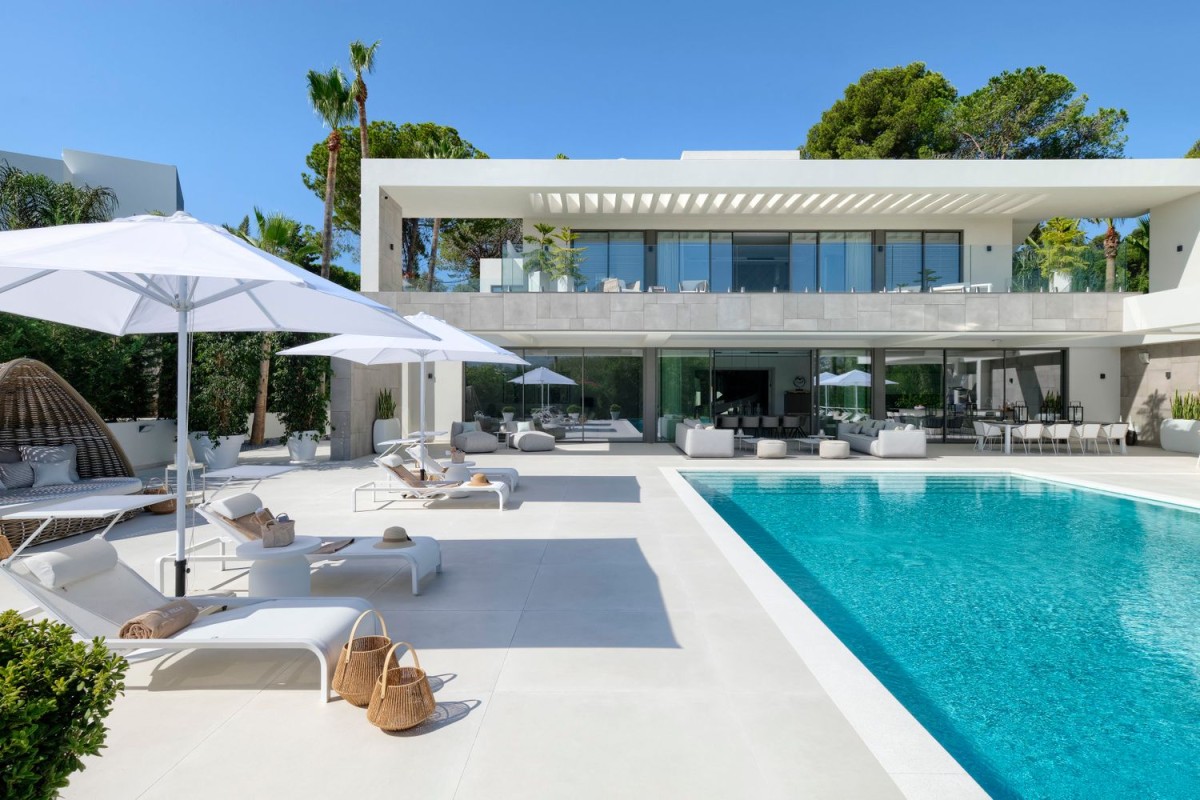 This impressive villa is for sale in Marbella, Costa del Sol This impressive villa is for sale in Marbella, Costa del Sol