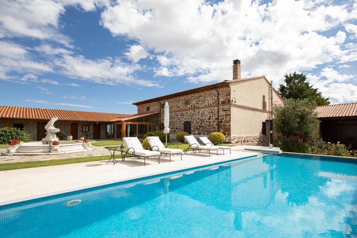 Un enorme caserón del siglo XVIII reformado en medio de la dehesa de Zamora, en venta por 3,9 millones