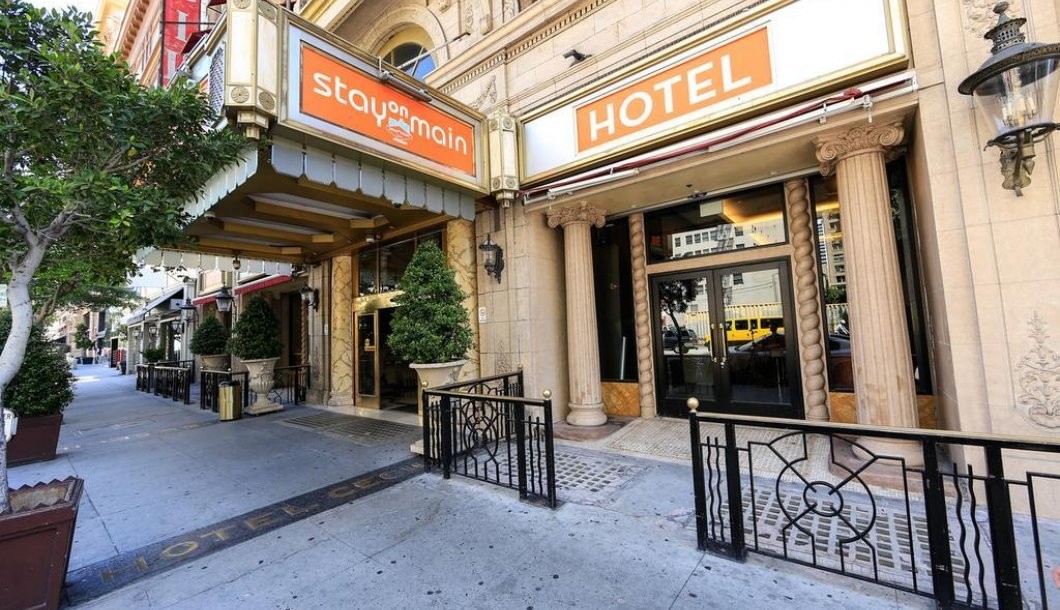 hotel_cecil_1