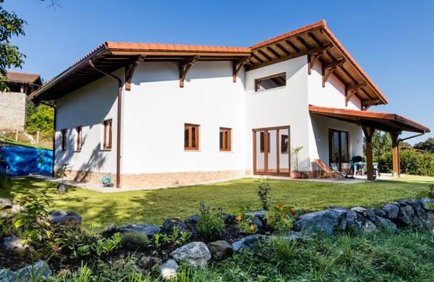 Así se construye una casa de paja: con trigo, por módulos y con un resultado más sostenible