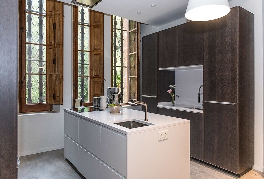 The modern kitchen compliments traditional wooden elements