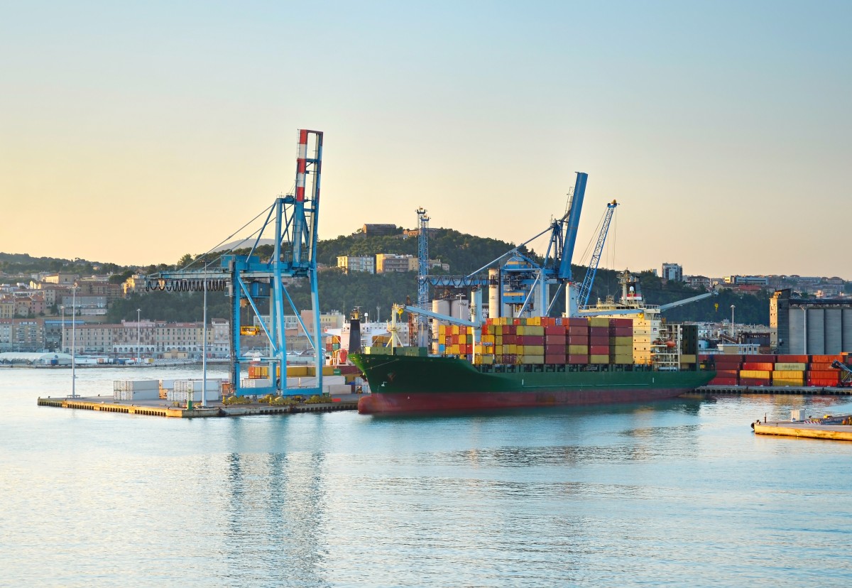 Fraude millonario: una multinacional paga 30 millones por un cargamento de cobre y recibe rocas pintadas en su lugar