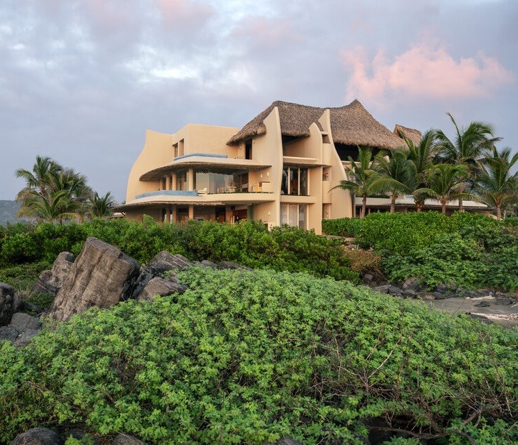 Rodeado por el océano y la naturaleza