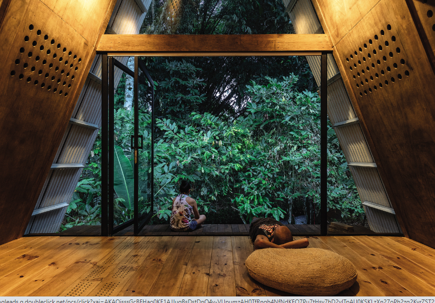 De madera y con mucha luz natural