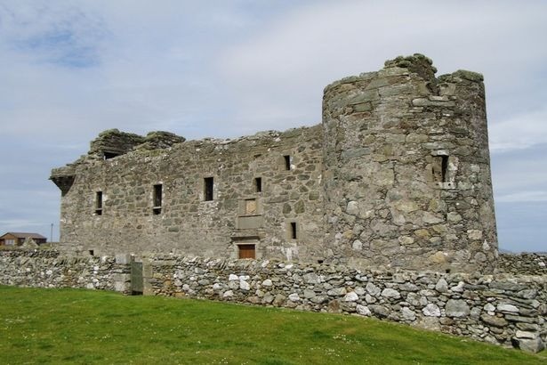 A la venta un castillo en ruinas del siglo XV en Escocia por unos 150.000 euros