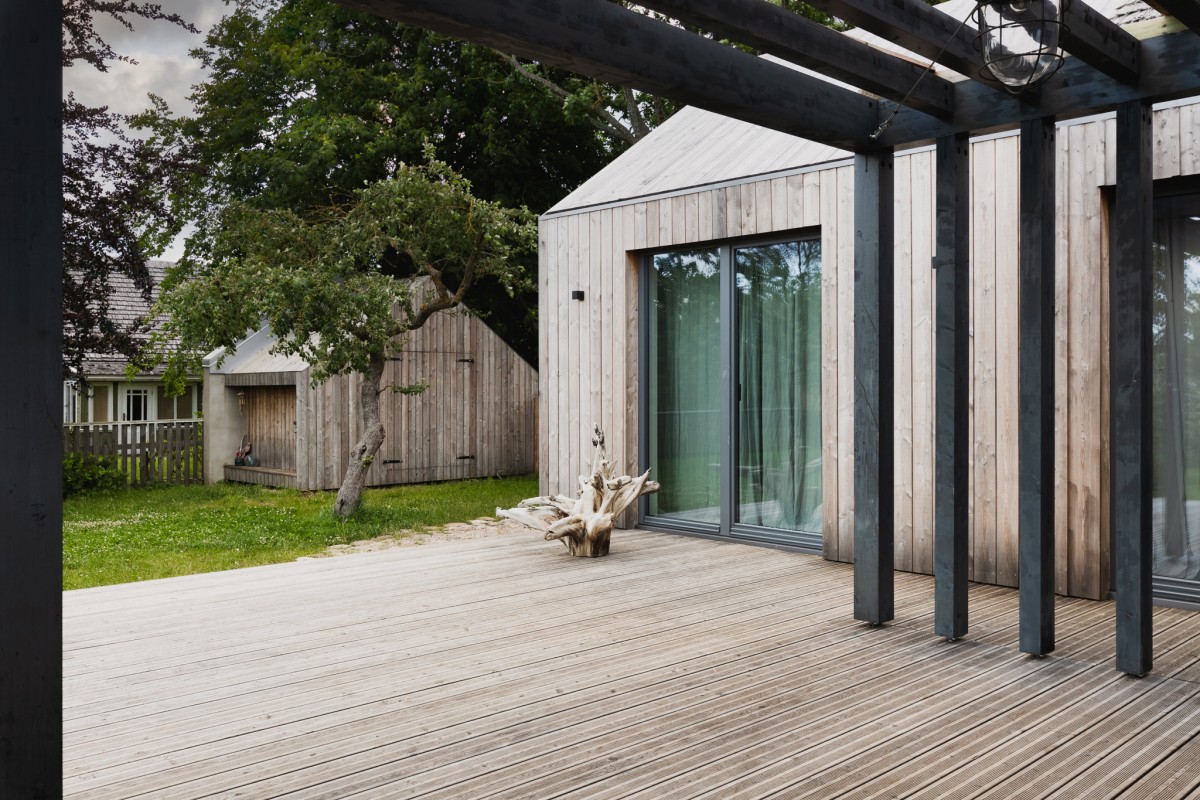 Se basa en la arquitectura tradicional letona