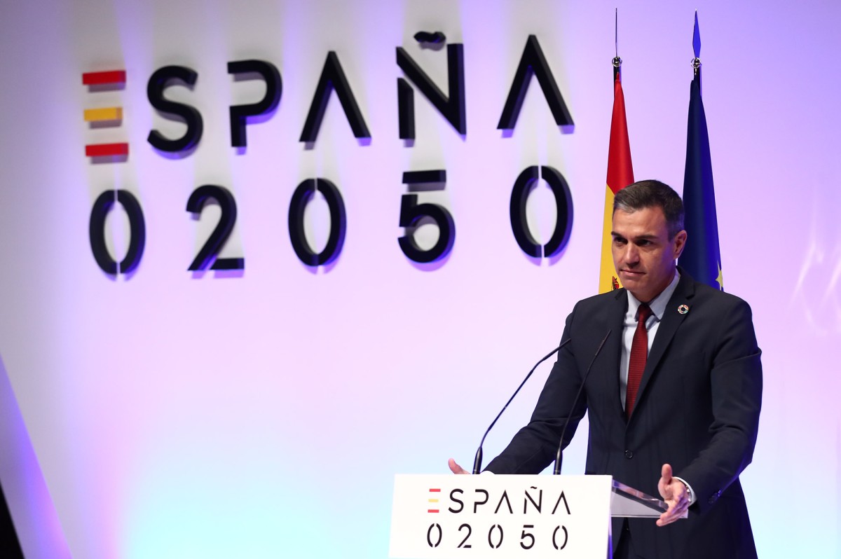 Las subidas de impuestos que propone el Gobierno hasta 2050 y otras medidas para cambiar la economía
