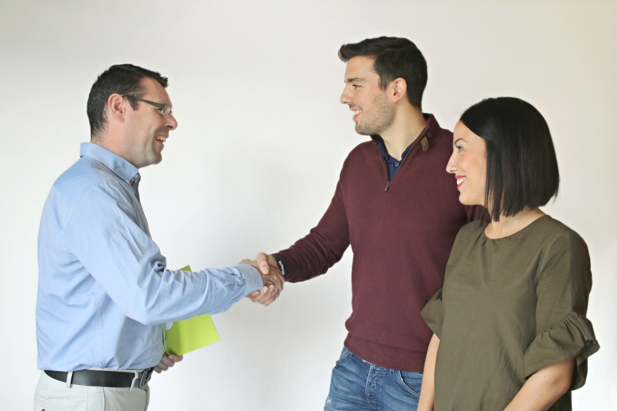 Aviso a los jóvenes: la CNC propone cubrir el 20% de ahorro que necesitan para comprar su primera casa