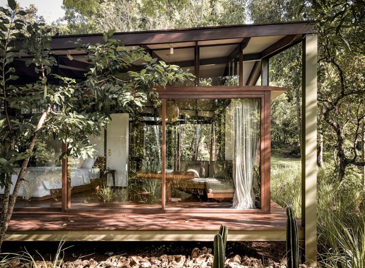 Una casa prefabricada construida con cartones reciclados casa_em_bali_comunhao_natureza