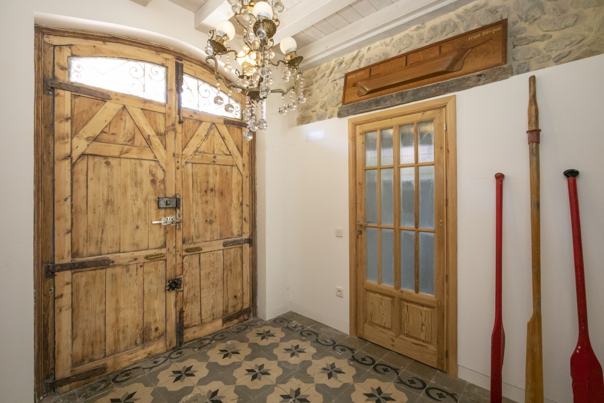 Grandes puertas de madera