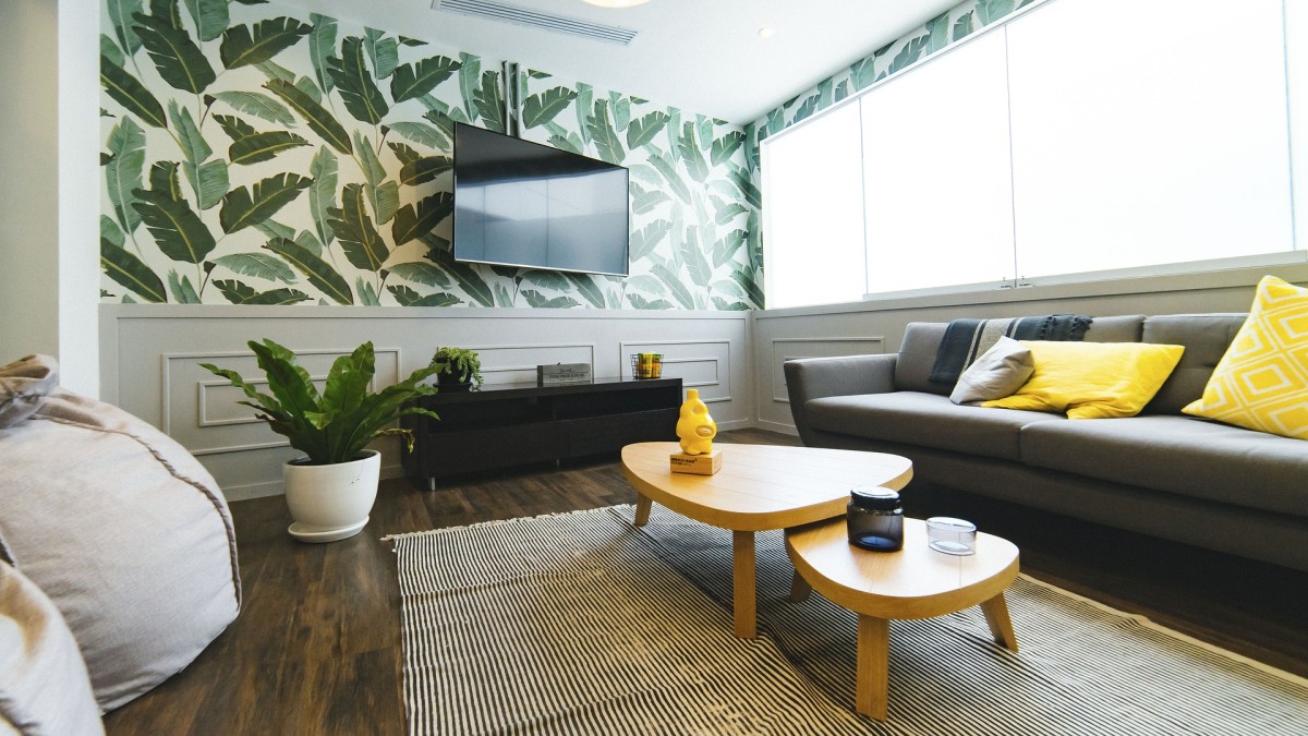 Cómo decorar el salón: claves para elegir muebles y los objetos más destacados