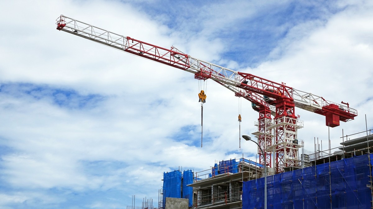 La construcción alerta de despidos y menores indemnizaciones si desaparece el contrato fijo de obra