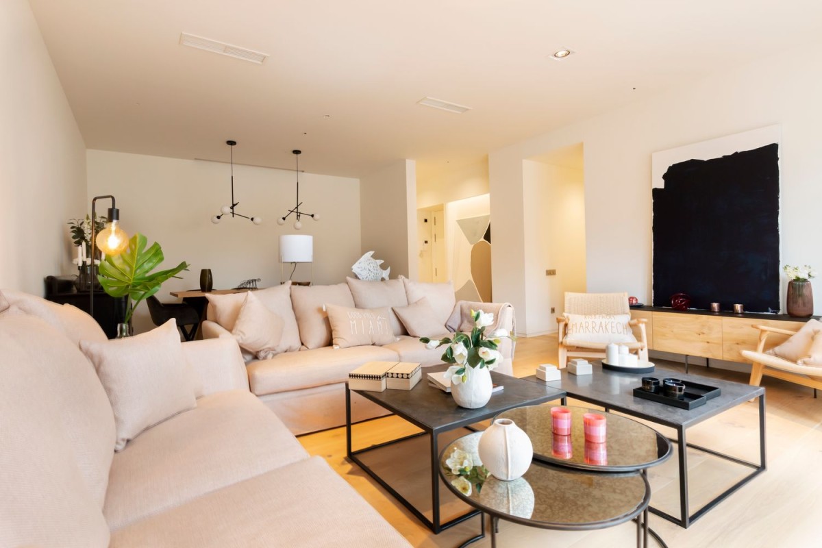 A sala principal tem um design chique