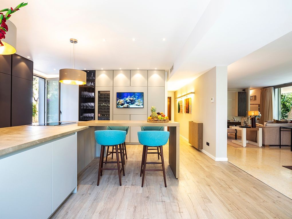 Offene und moderne Küche