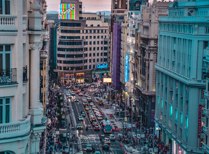 Los locales comerciales vacíos en el ‘prime’ de Barcelona y Madrid ya superan el 10% del total