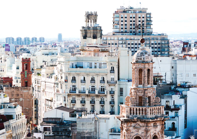 Valencia compra dos viviendas por un euro cada una y las suma a su parque de vivienda social