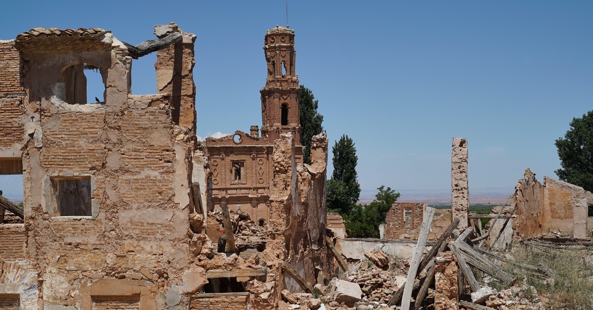 Belchite, uno de los pueblos malditos más famosos de España, como nunca lo habías visto 