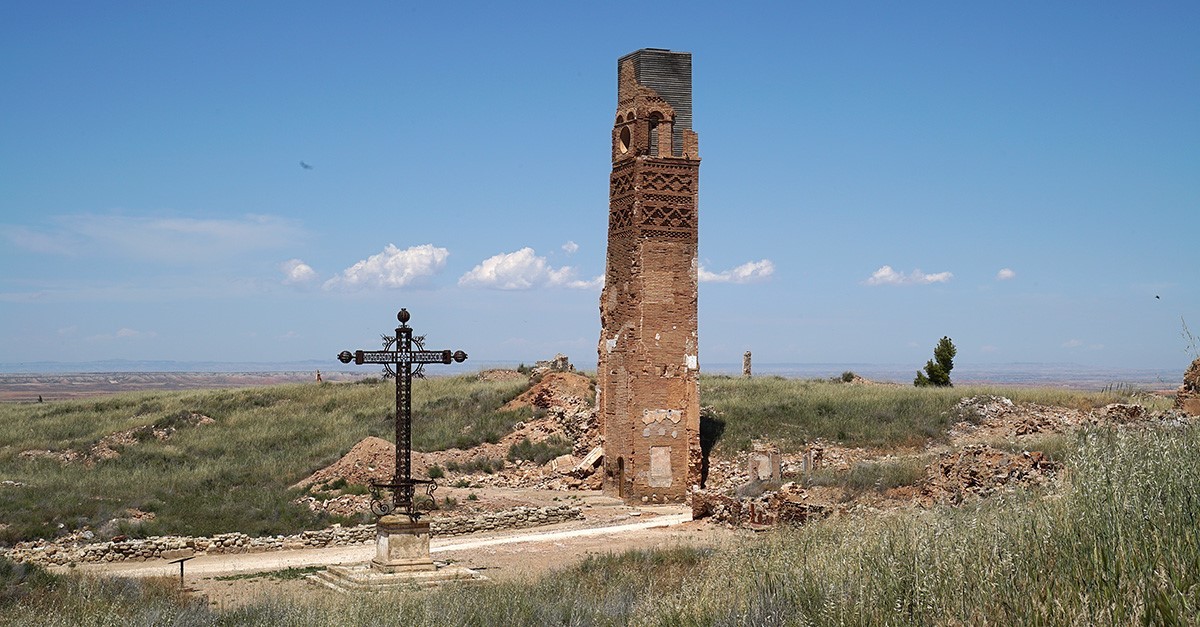 Belchite, uno de los pueblos malditos más famosos de España, como nunca lo habías visto 