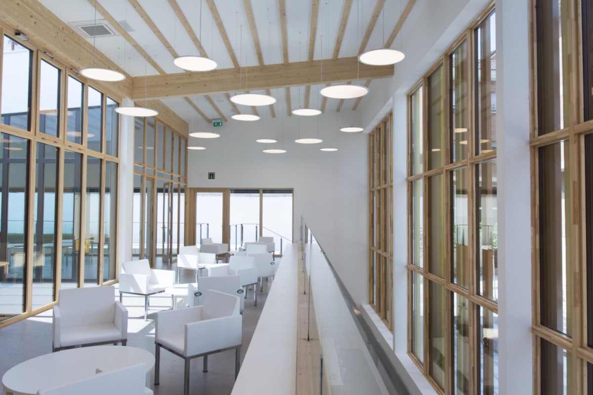 Un recorrido por la arquitectura sostenible de ayer y de hoy a través del ladrillo y la teja