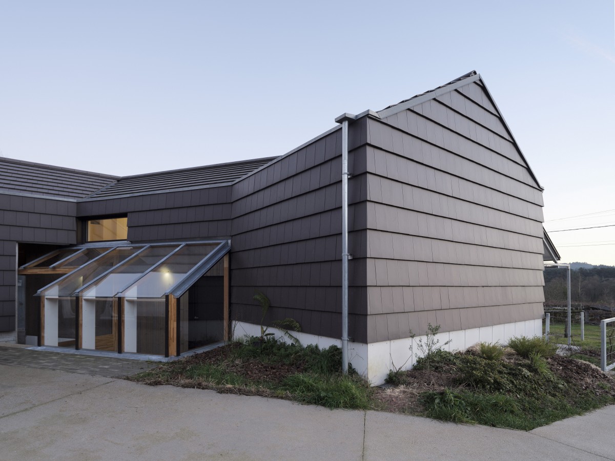 Un recorrido por la arquitectura sostenible de ayer y de hoy a través del ladrillo y la teja