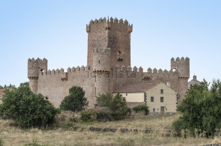 Este espectacular castillo medieval de Sigüenza busca nuevo dueño por 2 millones