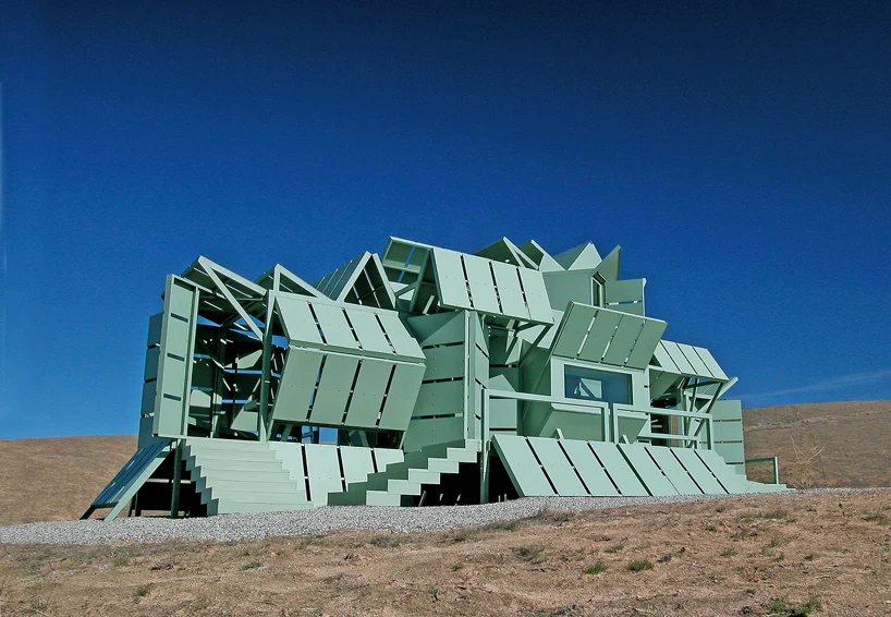 Diseñada como una casa de vacaciones para dos personas