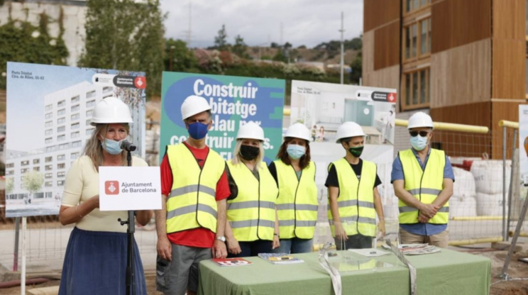 Acte de col·locació de la primera pedra de l'edifici