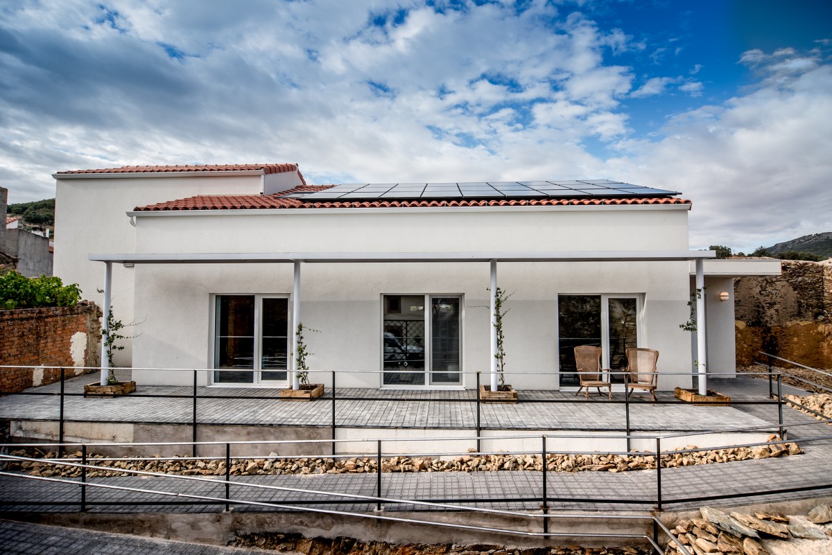 Un recorrido por la arquitectura sostenible de ayer y de hoy a través del ladrillo y la teja