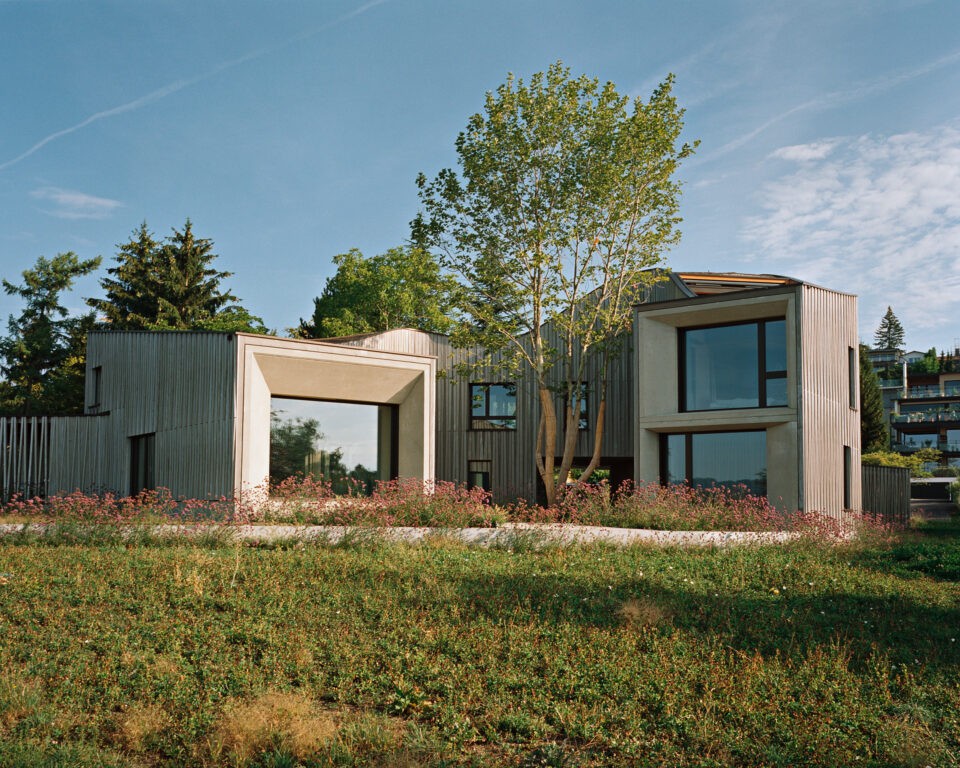 Construida con madera prefabricada